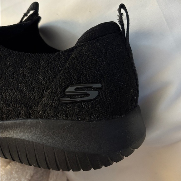 Skechers Black Air-Cooled Memory Foam Footwear - Picture 5 of 7